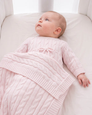 Macacão de bebê Tressê rosa em tricô, da Ninou