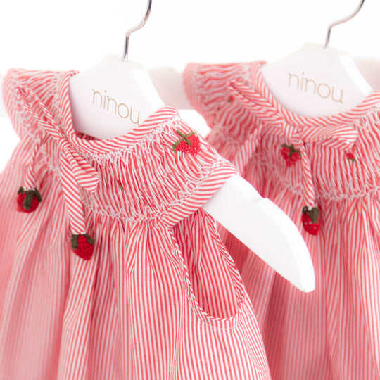 Vestido de bebê Moranguinho, da Ninou