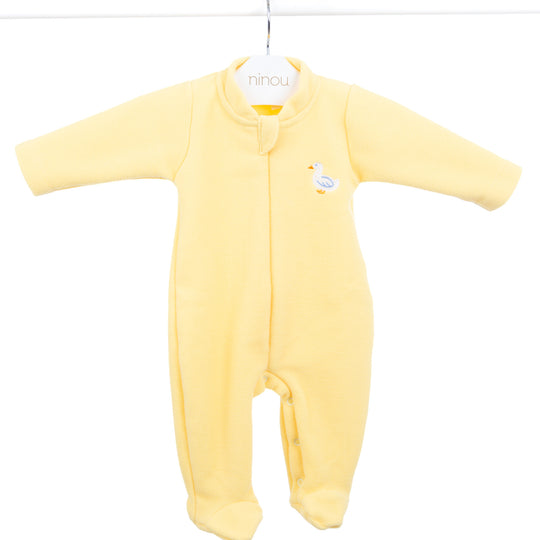 Macacão de bebê Quentinho amarelo em soft, da Ninou