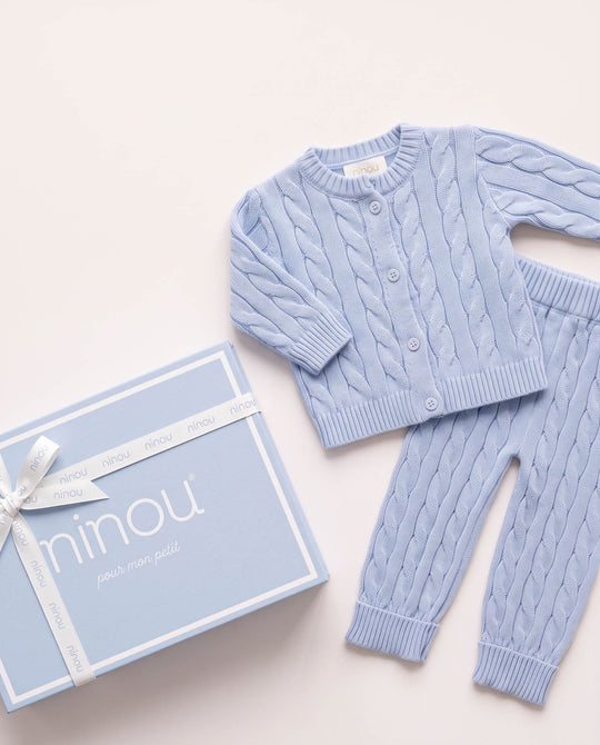Conjunto de bebê Antonin azul, da Ninou