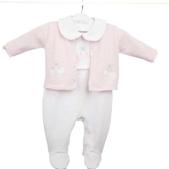 Conjunto de bebê Cherry, da Ninou
