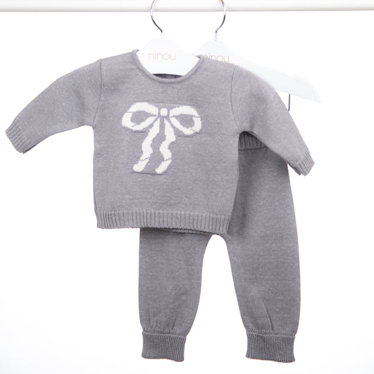 Conjunto de bebê Lacinho cinza, da Ninou
