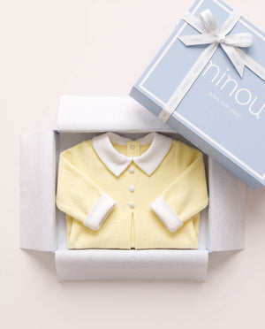 Macacão de bebê Didot amarelo em plush, da Ninou