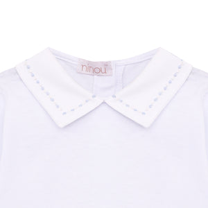 Body de bebê Lucca azul e branco, da Ninou