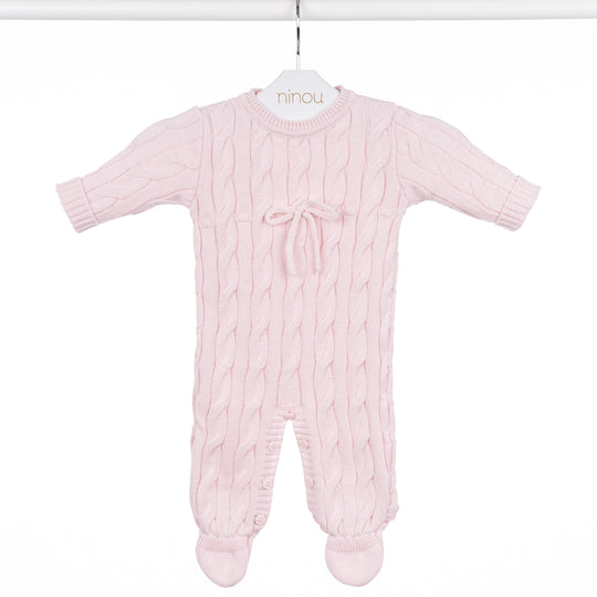Macacão de bebê Tresse rosa em tricô, da Ninou